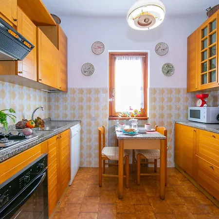 Giorgia Private Pool - Happy Villa Castelveccana