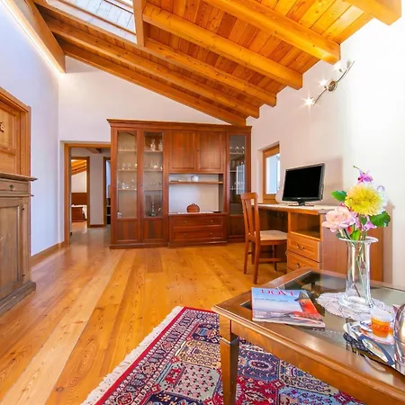 Giorgia Private Pool - Happy Villa Castelveccana