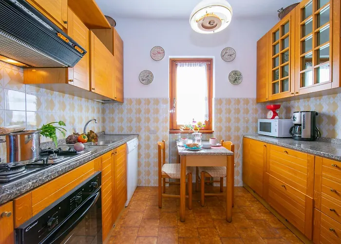 Giorgia Private Pool - Happy Villa Castelveccana