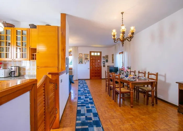 Giorgia Private Pool - Happy Villa Castelveccana